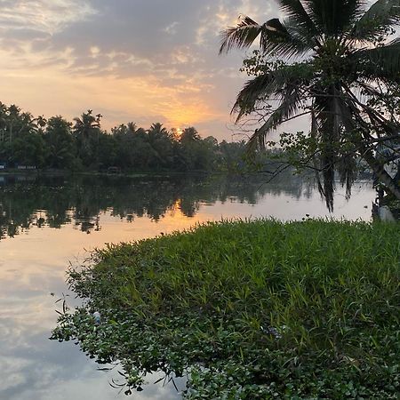 アーラップーザ県 Sunsets And Palm Trees Bed & Breakfast エクステリア 写真