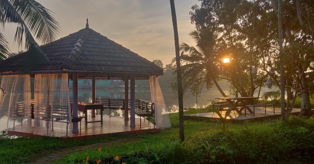 アーラップーザ県 Sunsets And Palm Trees Bed & Breakfast エクステリア 写真